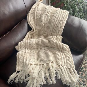 Cable knit scarf oversized